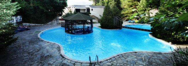 Miramare'nin havuz barı Thassos