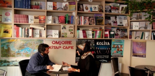 Omjore Kitap Cafe ve işletmecisi Rıdvan Özkurt
