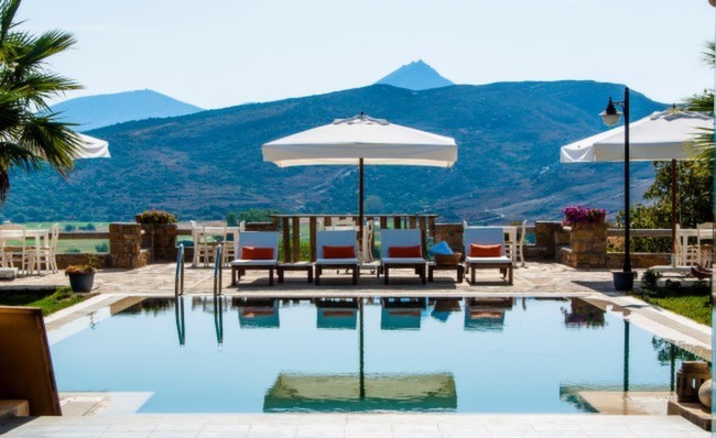 Çanakkale Anemos Hotel'in Kaz Dağları manzaralı yüzme havuzu