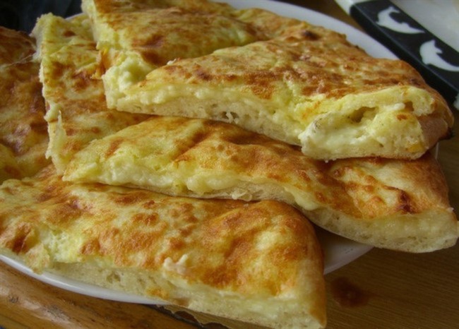 Dünya'da 4 Dolara Yiyebileceğiniz Sokak Lezzetleri Gürcistan Peynirli Börek