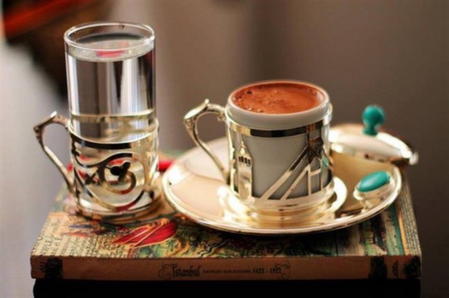 türk kahvesi ve su