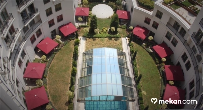 CVK-Park-Bosphorus-Hotel-Spa-Havuz-Bahçe