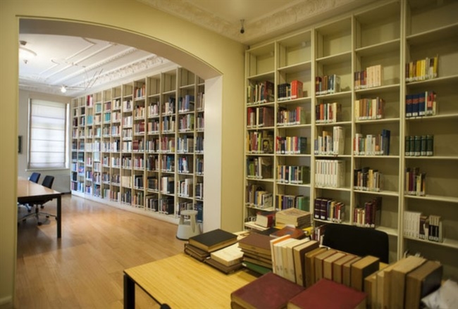 İstanbul-Araştırmaları-Enstitüsü-Kütüphanesi
