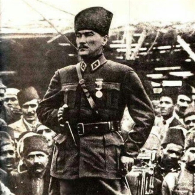 Başkomutan-Atatürk