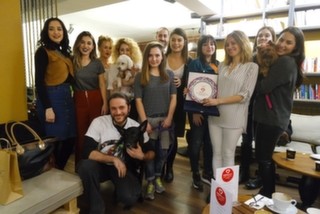 mekan.com Kahve Kulübü 2015'in En İyi Mekanları Yarışmamızda En İyi Hayvan Dostu Mekan Seçilen MOC İstanbul'da