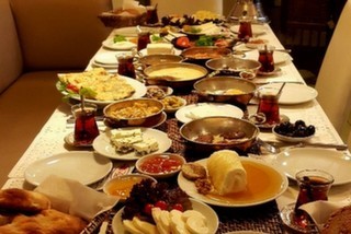 Kavacık'taki En Zengin Kahvaltı Mekanı: Meşhur Van Kahvaltı Dünyası