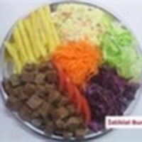 Arnavut ciğeri, Amerikan salatası, kırmızı lahana, havuç, turşu, ketçap ve mayonez