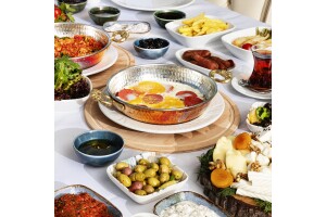 İpek Palas Hotel'de Deniz Manzaralı Serpme Kahvaltı Menüsü