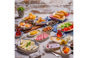 Bodrum Mantı & Cafe Ulus'ta Zengin Serpme Kahvaltı Menüsü
