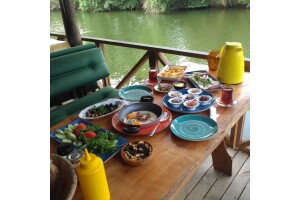 Ağva Kendine Has Cafe & Restaurant'da Nehir Kenarında Serpme Kahvaltı
