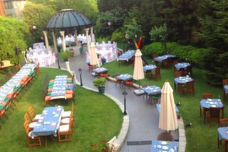 The Green Park Hotel Merter'in Yemyeşil Bahçesinde İftar Keyfi