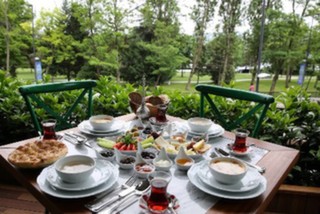 Yıldız Teknik Üniversitesi Cafe's Restaurant'ta Zengin İftar Menüsü